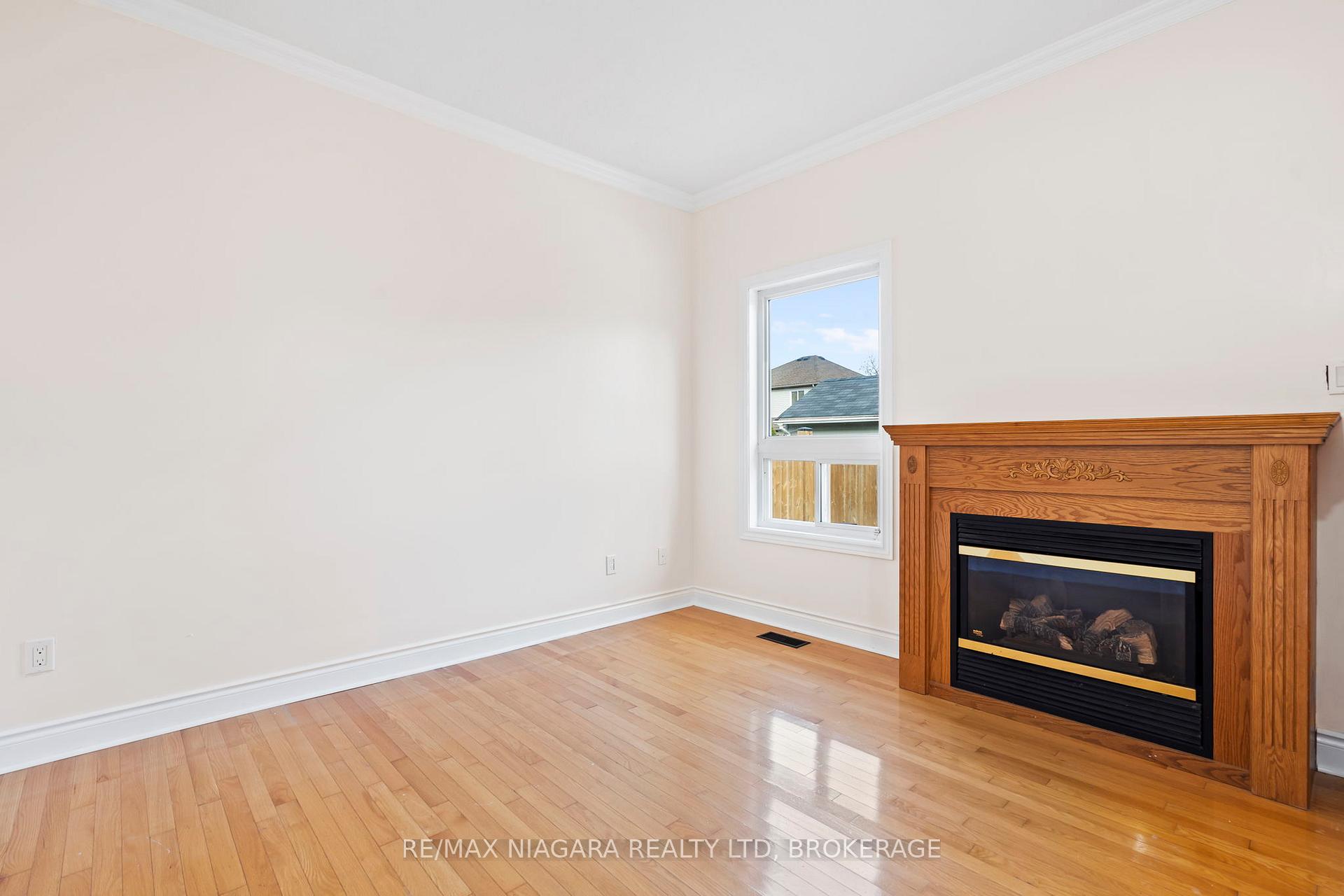 Photo 10 of 36 Longfellow Avenue, St. Catharines, Haig — HOMEH