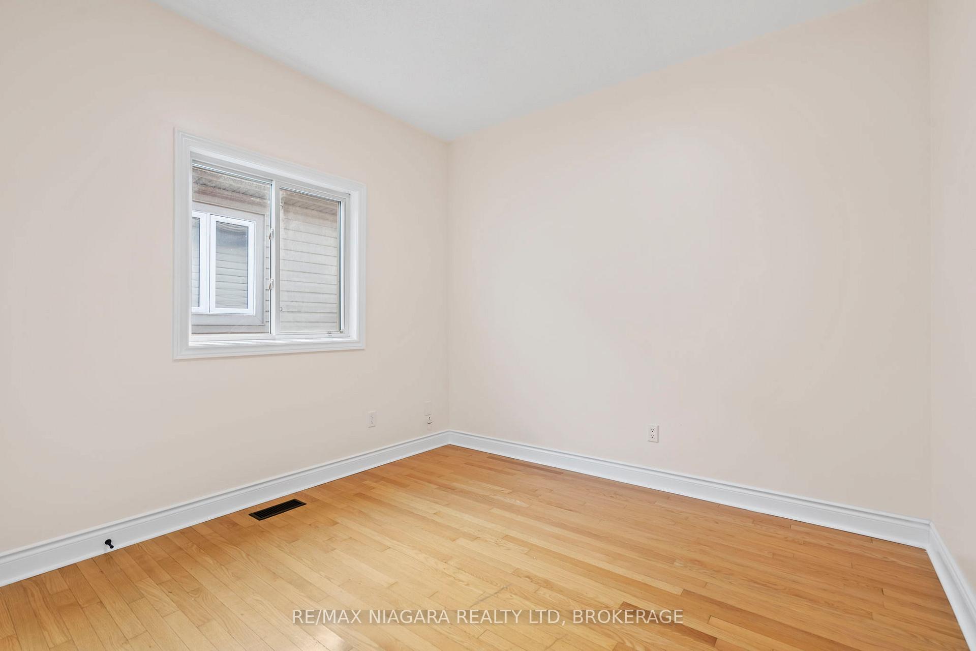 Photo 14 of 36 Longfellow Avenue, St. Catharines, Haig — HOMEH