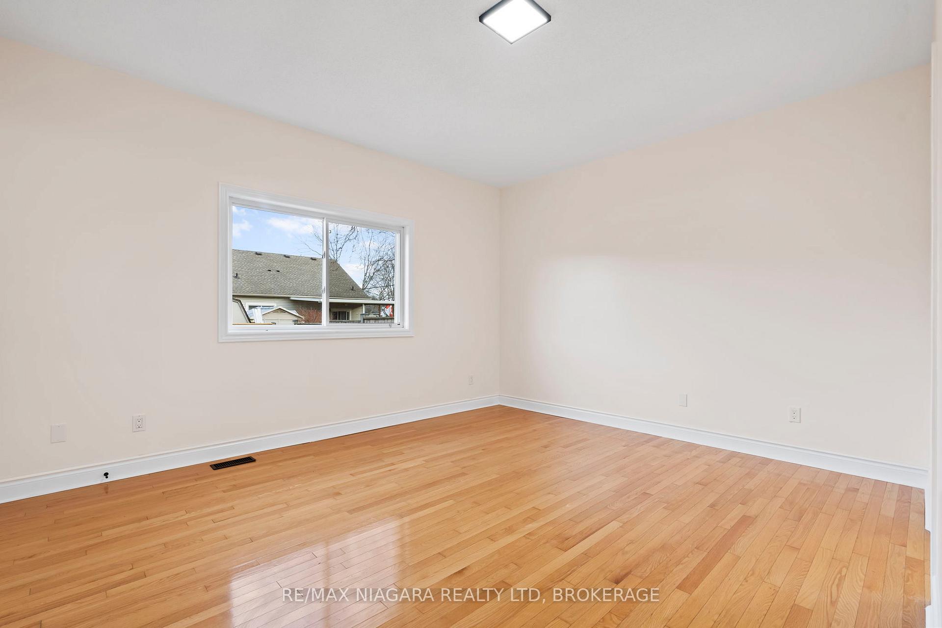 Photo 15 of 36 Longfellow Avenue, St. Catharines, Haig — HOMEH