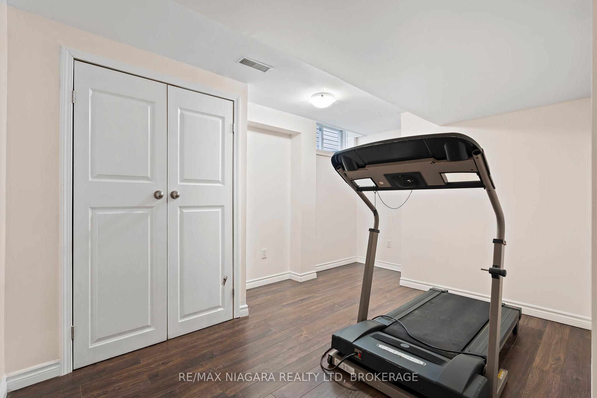 Photo 20 of 36 Longfellow Avenue, St. Catharines, Haig — HOMEH