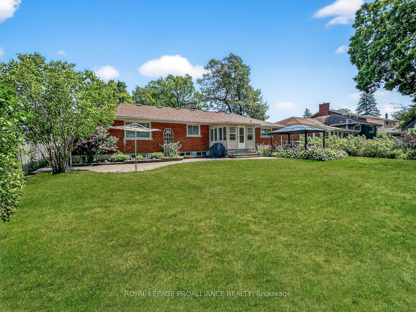 Photo 2 of 52 Stanley Park Drive, Belleville, Belleville Ward — HOMEH
