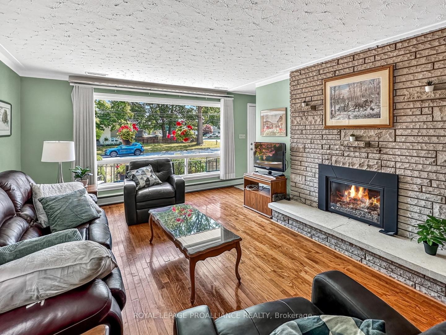 Photo 4 of 52 Stanley Park Drive, Belleville, Belleville Ward — HOMEH