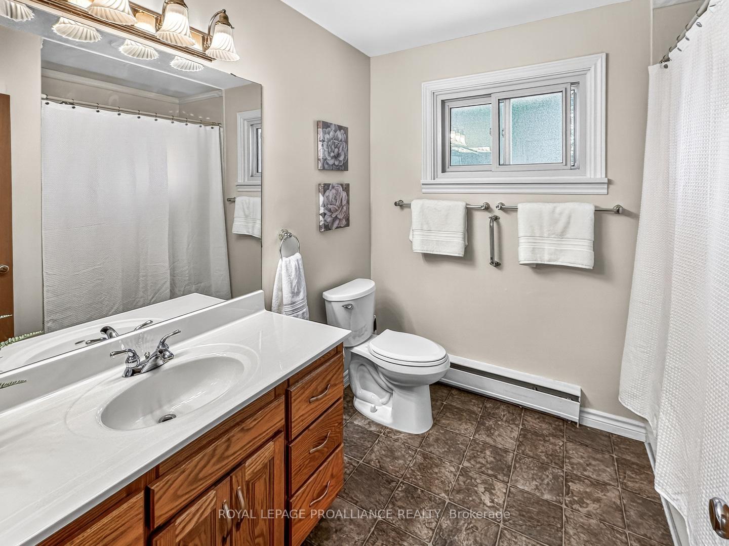 Photo 32 of 52 Stanley Park Drive, Belleville, Belleville Ward — HOMEH