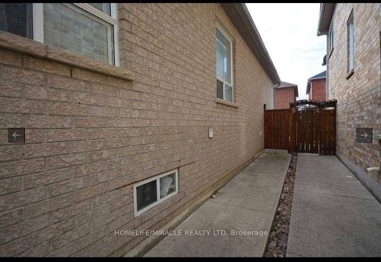Photo 22 of 126 Edenbrook Hill Drive, Brampton, Fletcher's Meadow — HOMEH