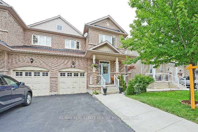 Front of Unit Upper, 62 Ashdale Road