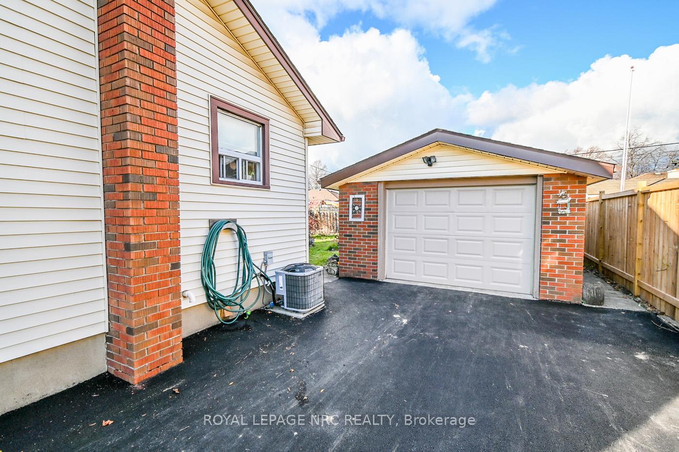 Photo 3 of 7 Ridgeview Avenue, St. Catharines, Carlton/Bunting — HOMEH