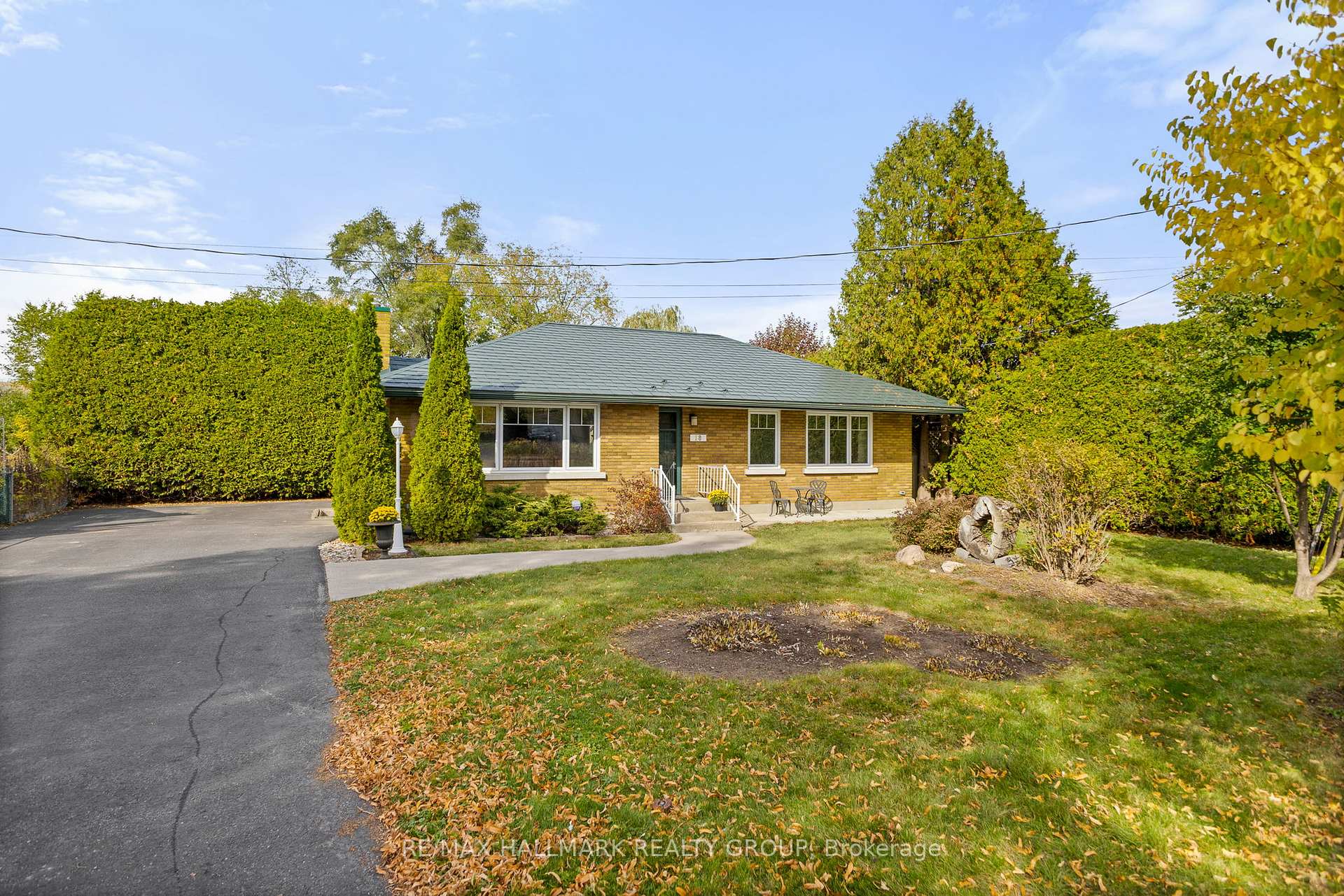 Photo 5 of 18 Kerry Crescent, Ottawa, City View/Skyline/Fisher Heights/Parkwood Hills — HOMEH