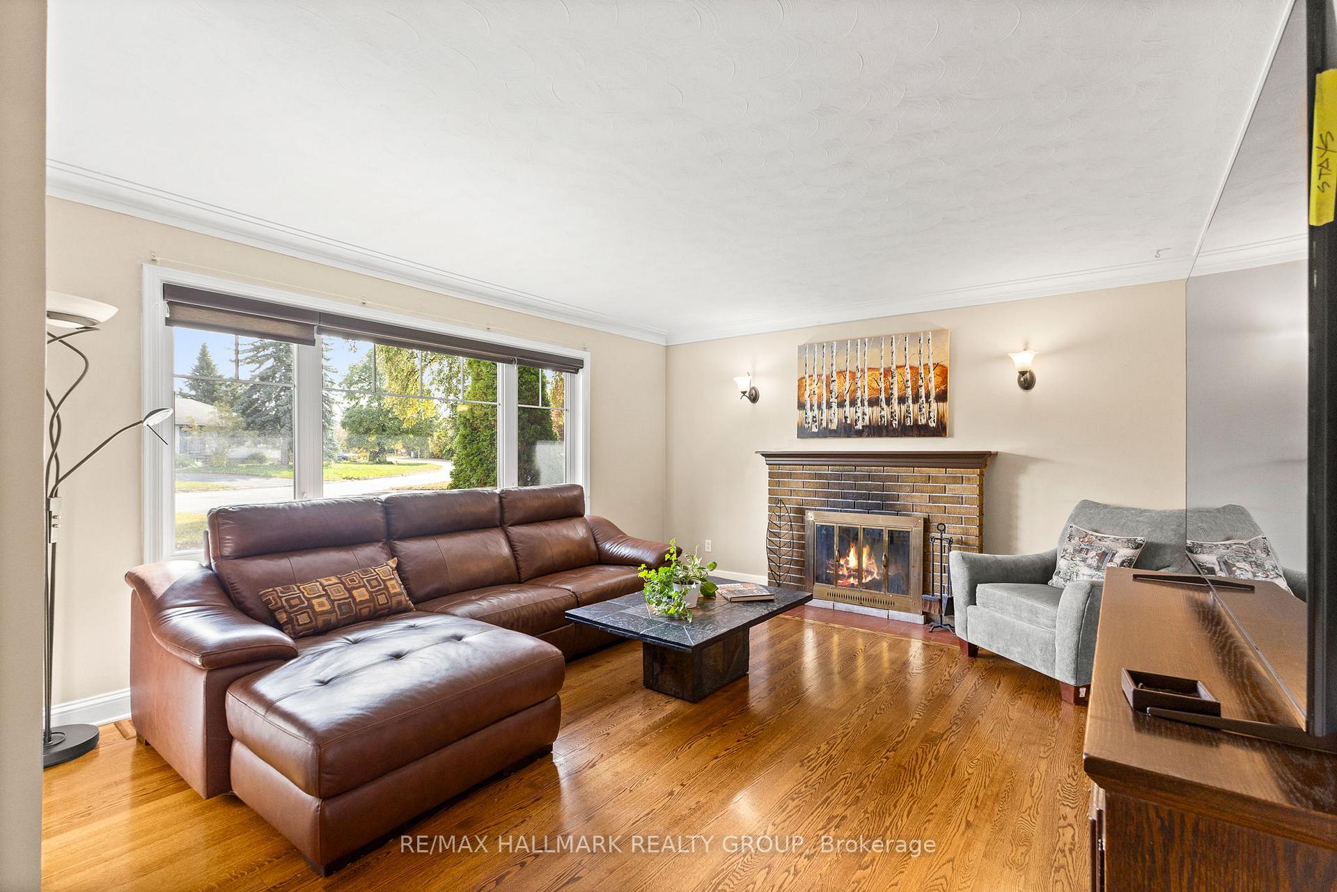 Photo 8 of 18 Kerry Crescent, Ottawa, City View/Skyline/Fisher Heights/Parkwood Hills — HOMEH