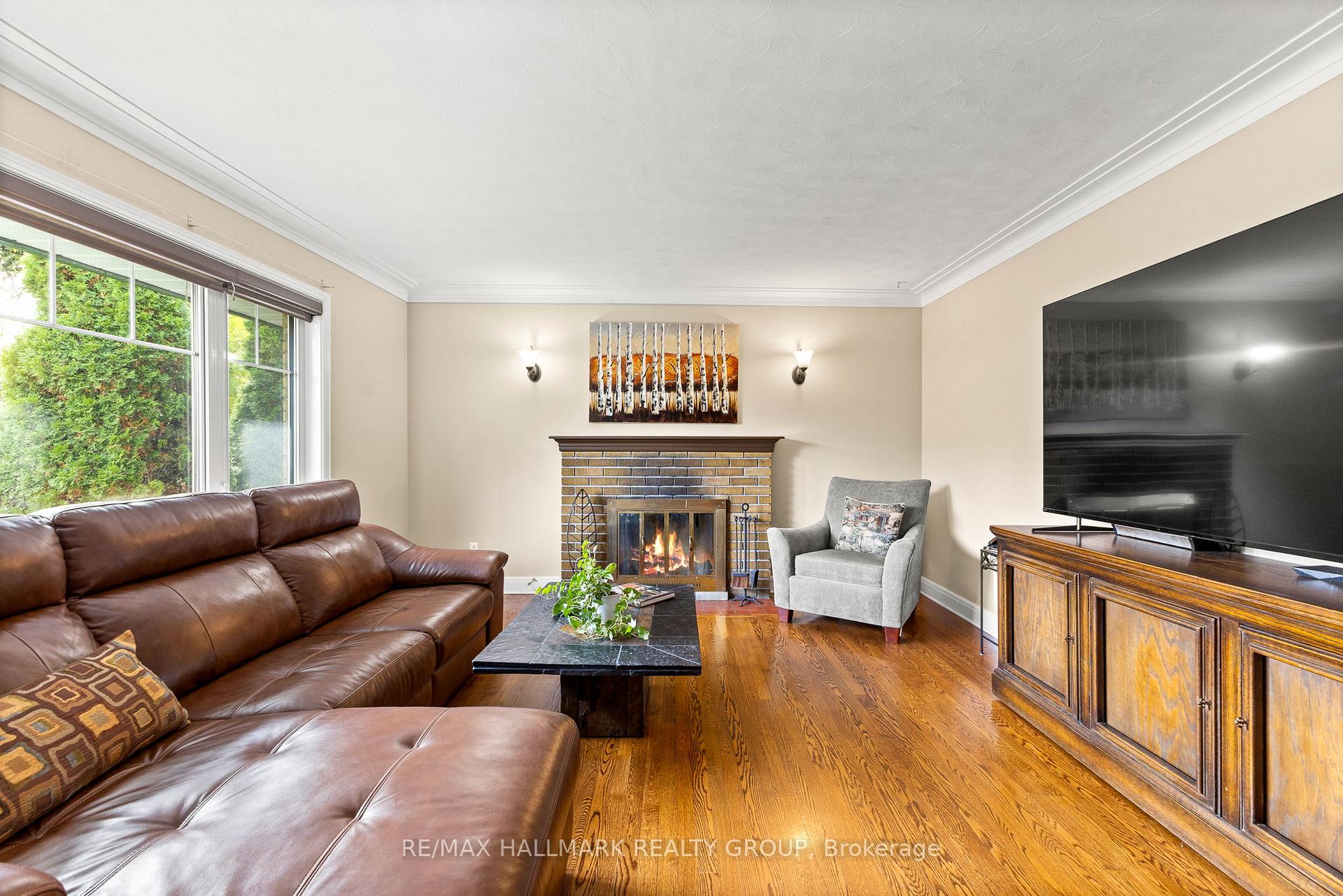 Photo 6 of 18 Kerry Crescent, Ottawa, City View/Skyline/Fisher Heights/Parkwood Hills — HOMEH