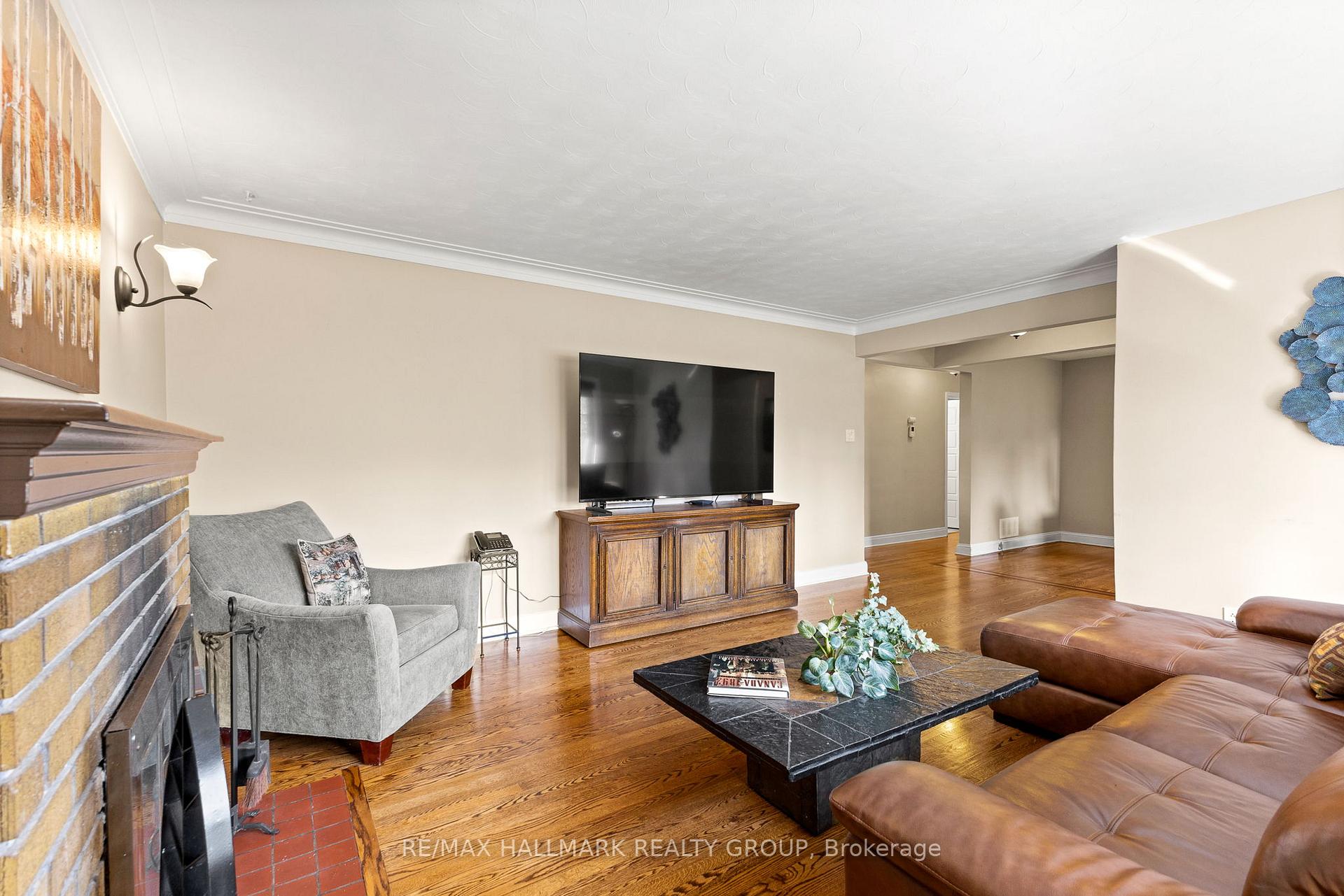 Photo 3 of 18 Kerry Crescent, Ottawa, City View/Skyline/Fisher Heights/Parkwood Hills — HOMEH