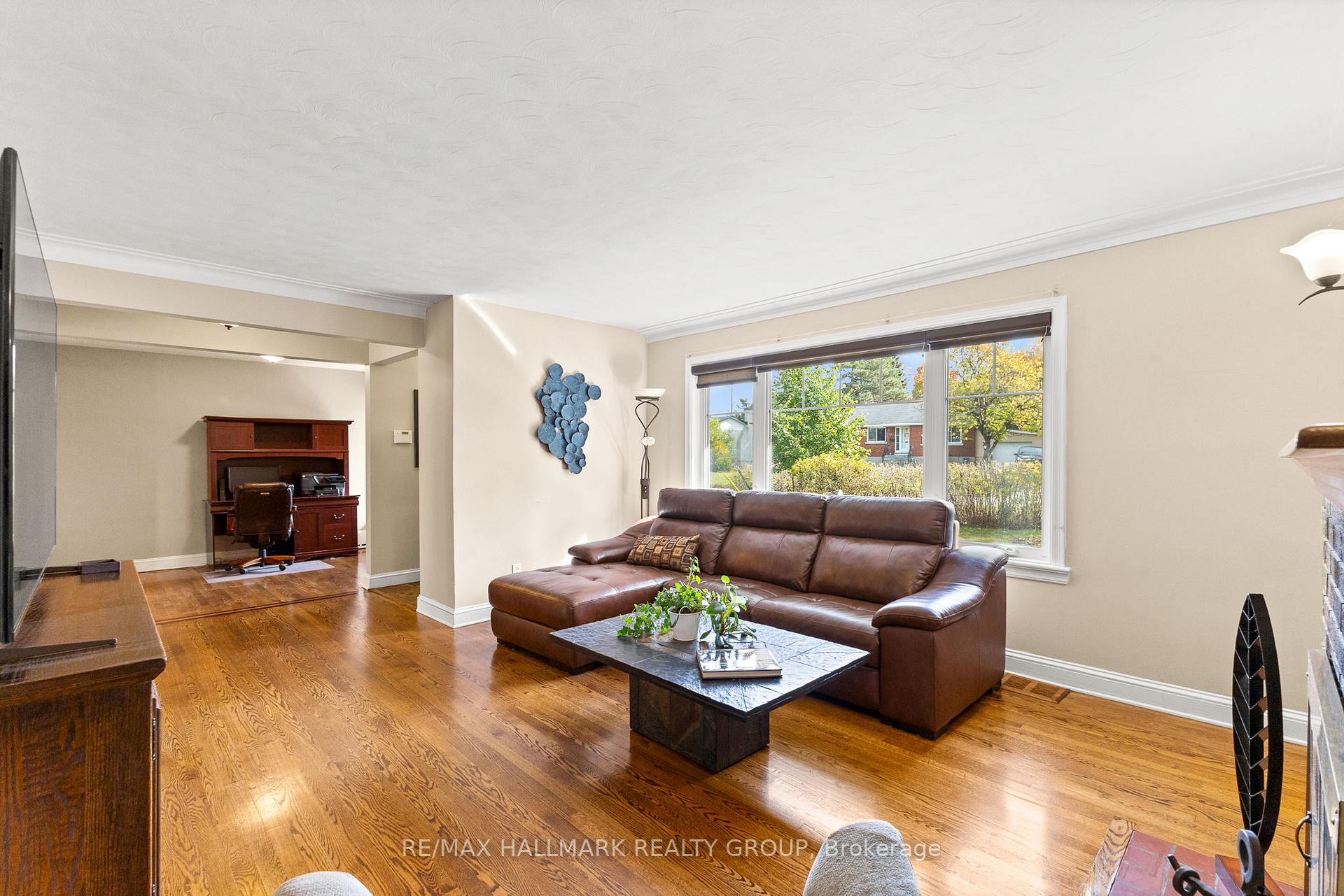 Photo 10 of 18 Kerry Crescent, Ottawa, City View/Skyline/Fisher Heights/Parkwood Hills — HOMEH