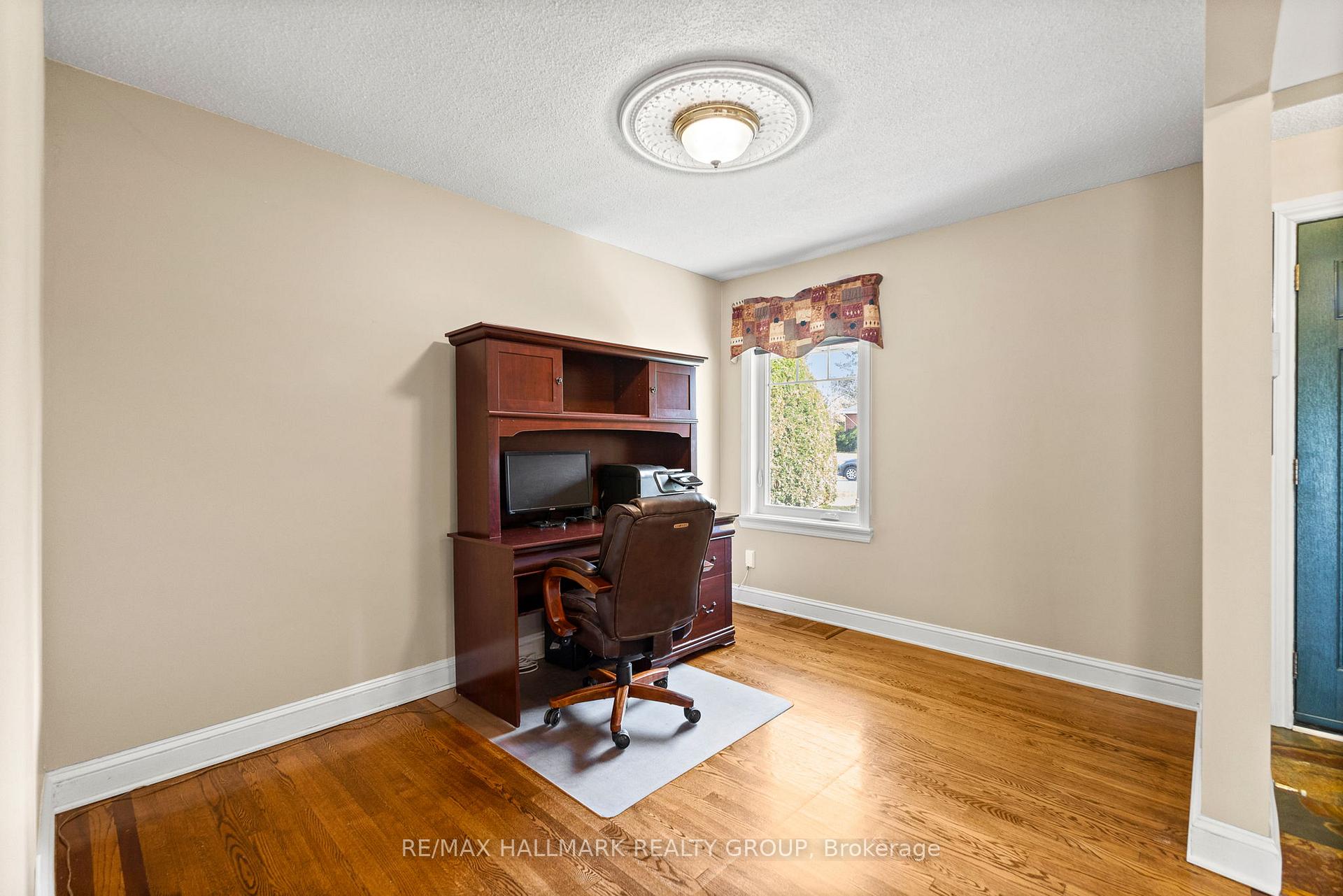 Photo 9 of 18 Kerry Crescent, Ottawa, City View/Skyline/Fisher Heights/Parkwood Hills — HOMEH
