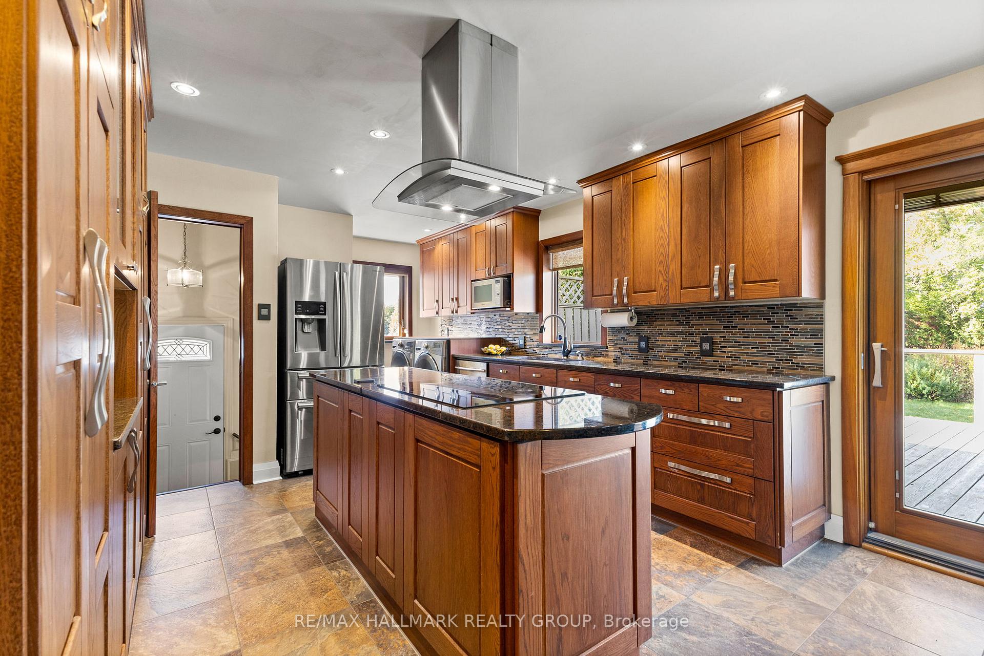 Photo 12 of 18 Kerry Crescent, Ottawa, City View/Skyline/Fisher Heights/Parkwood Hills — HOMEH