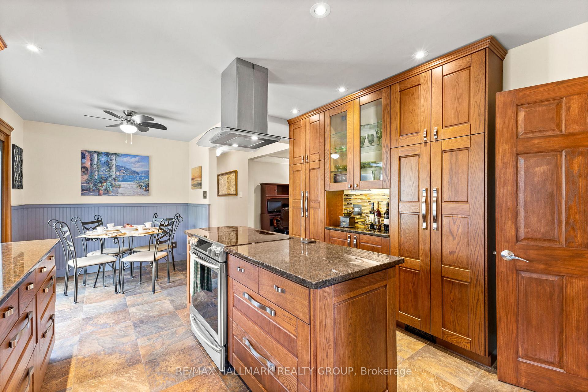 Photo 16 of 18 Kerry Crescent, Ottawa, City View/Skyline/Fisher Heights/Parkwood Hills — HOMEH