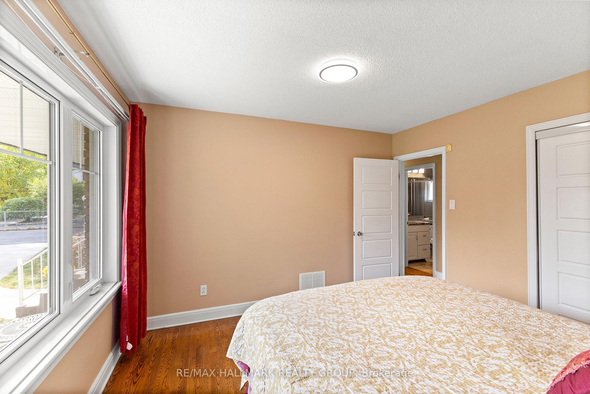 Photo 25 of 18 Kerry Crescent, Ottawa, City View/Skyline/Fisher Heights/Parkwood Hills — HOMEH