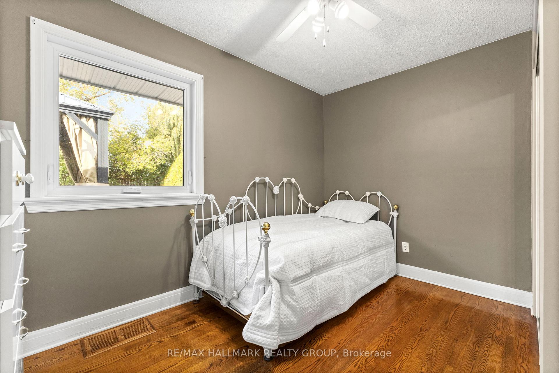 Photo 22 of 18 Kerry Crescent, Ottawa, City View/Skyline/Fisher Heights/Parkwood Hills — HOMEH