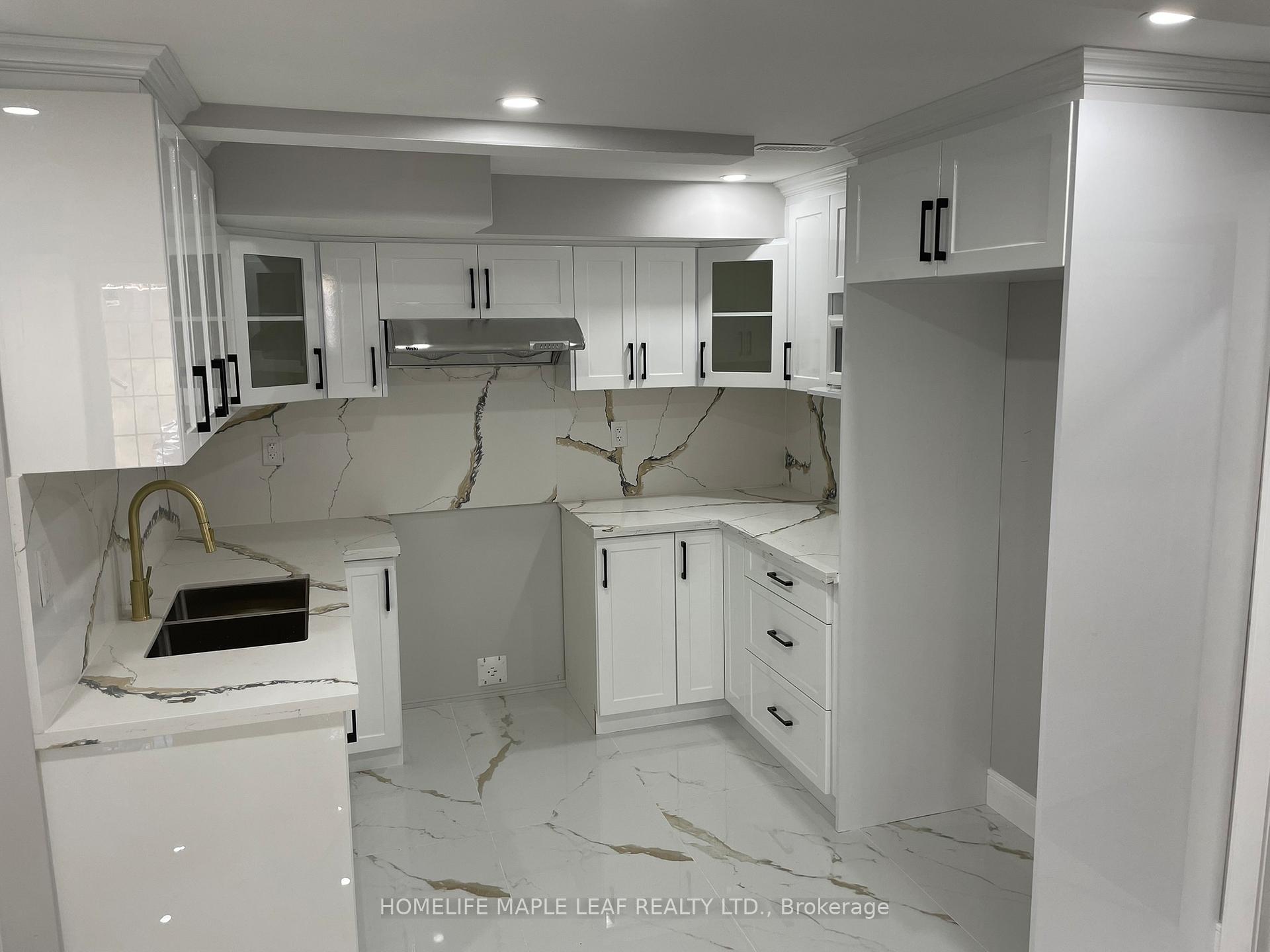 Photo 2 of 21 Baccarat Crescent, Brampton, Snelgrove — HOMEH