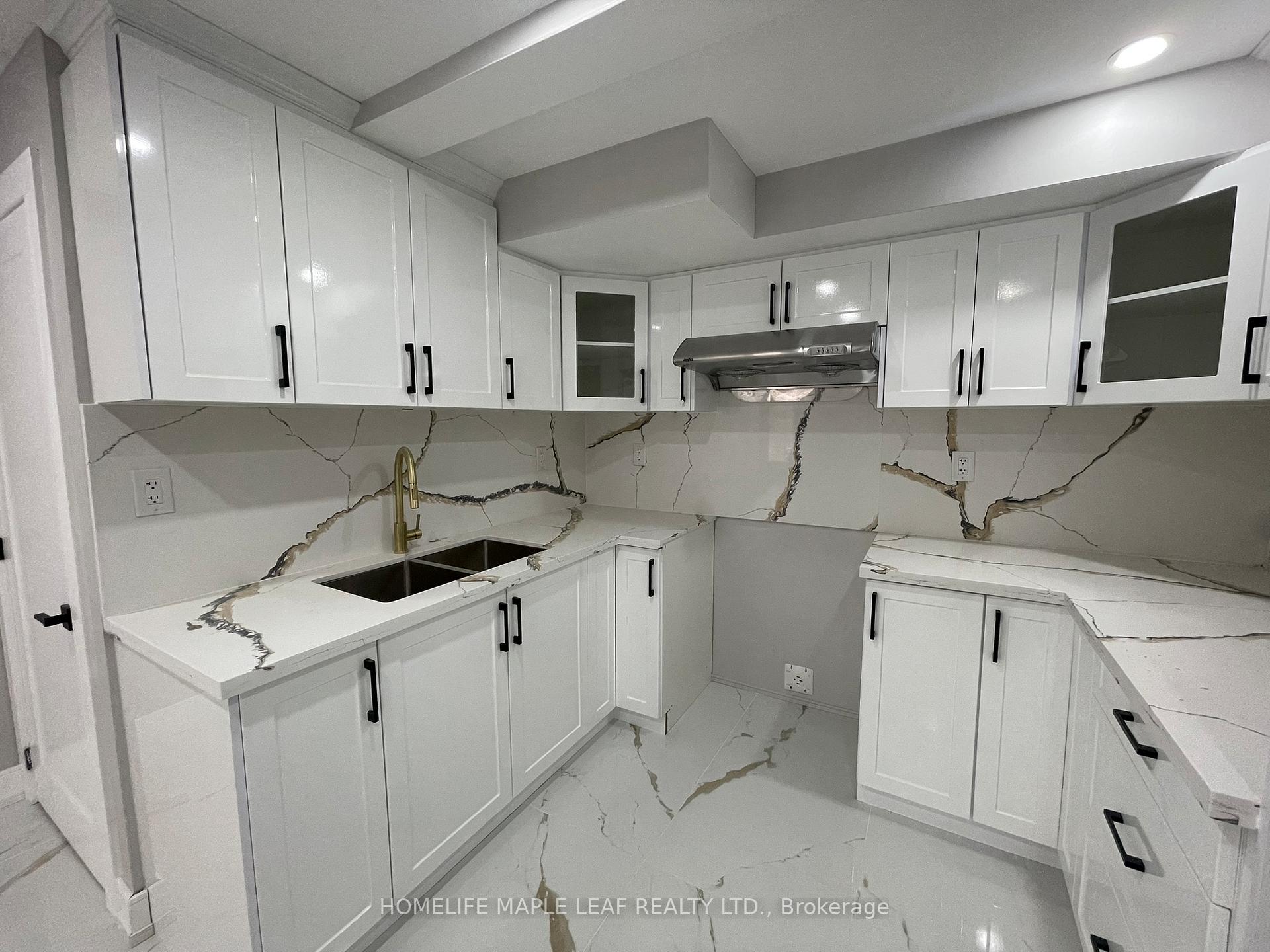 Photo 9 of 21 Baccarat Crescent, Brampton, Snelgrove — HOMEH