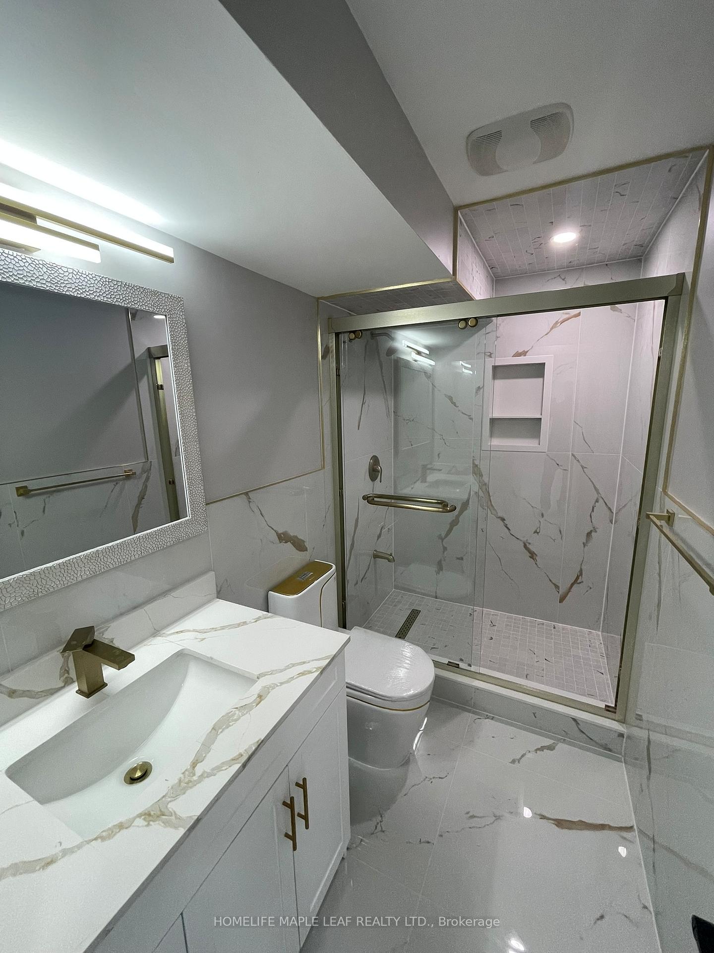 Photo 3 of 21 Baccarat Crescent, Brampton, Snelgrove — HOMEH