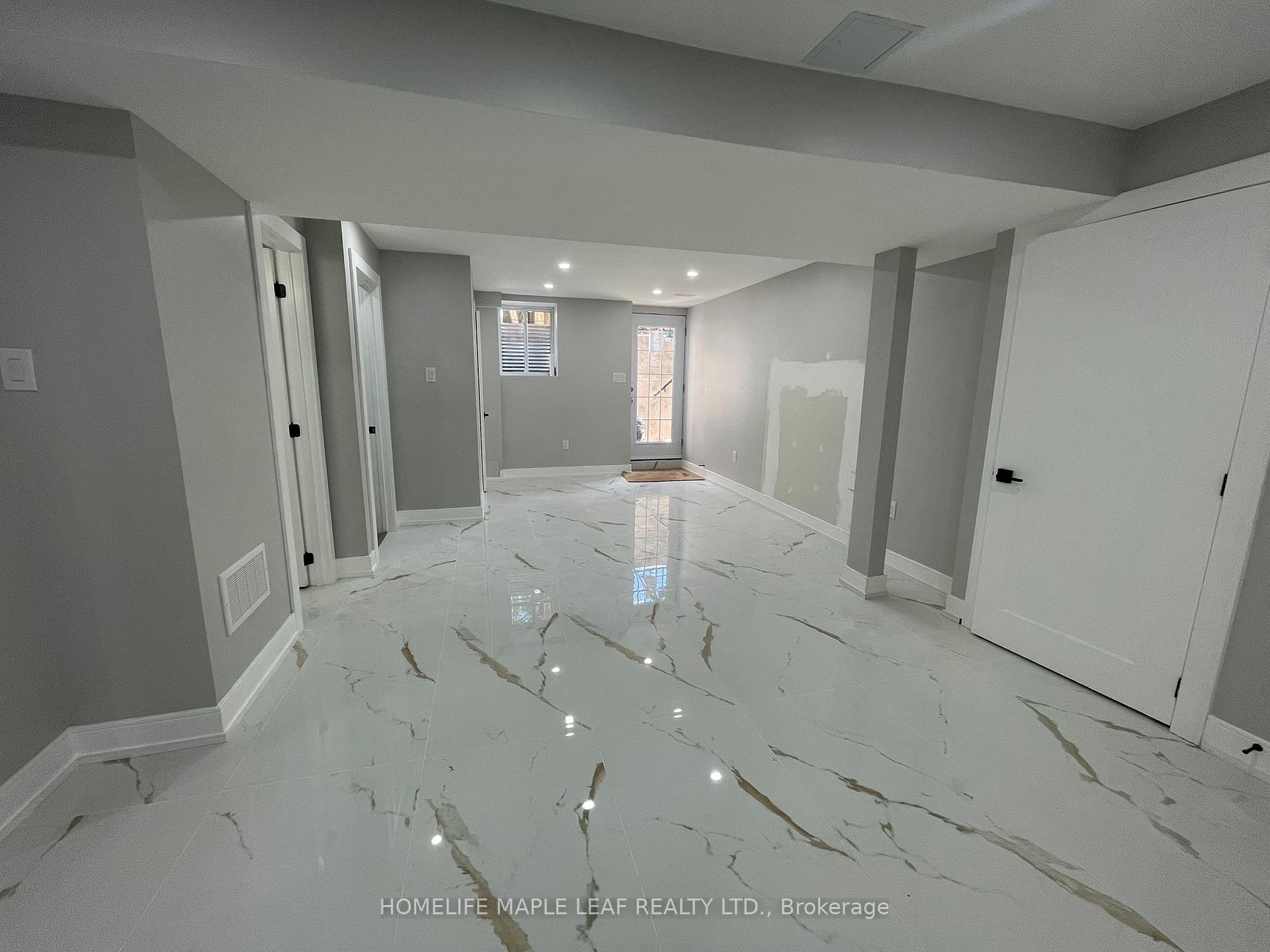 Photo 7 of 21 Baccarat Crescent, Brampton, Snelgrove — HOMEH