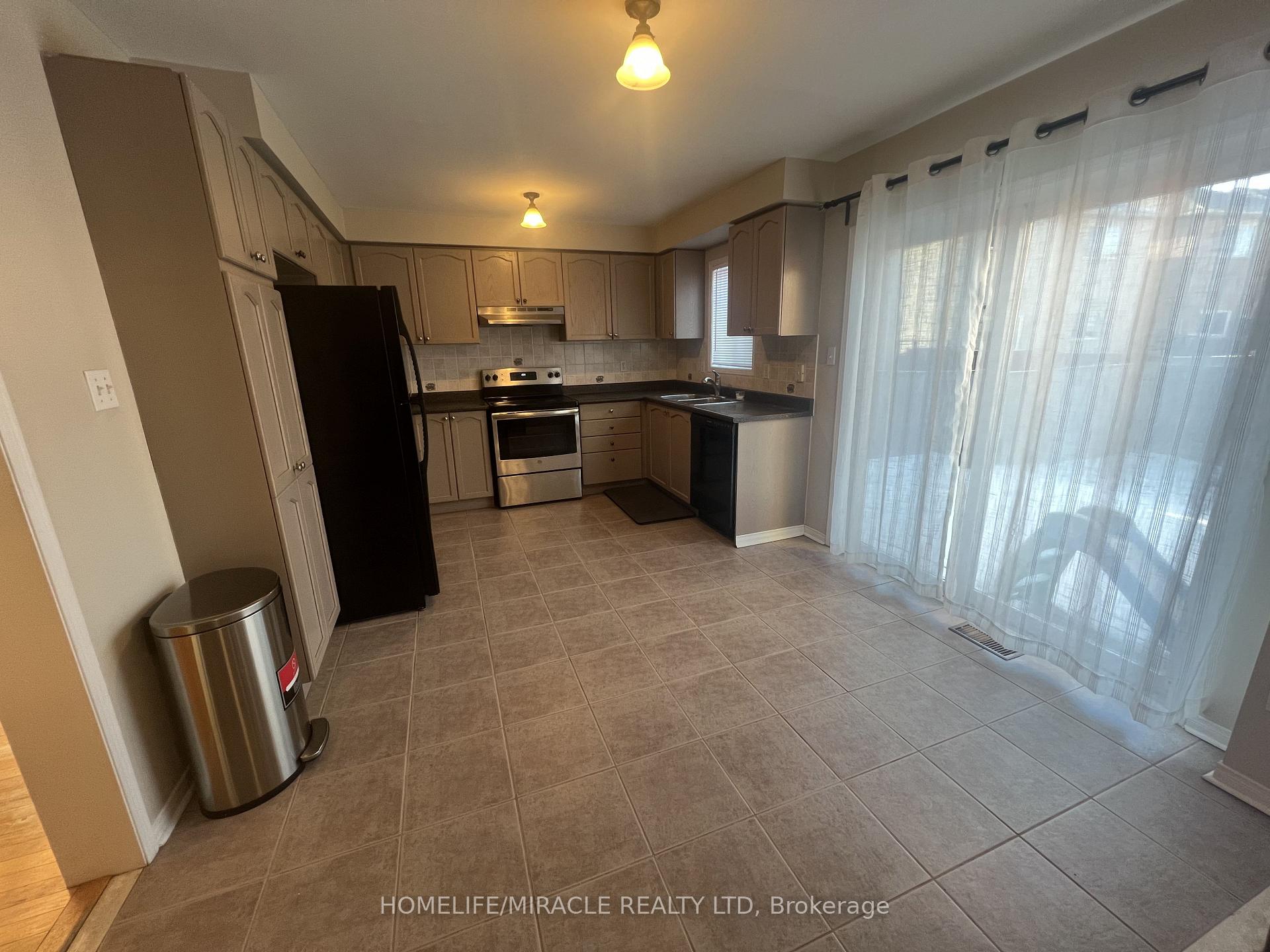 Photo 7 of Unit Upper, 32 Earlsbridge Boulevard, Brampton, Fletcher's Meadow — HOMEH