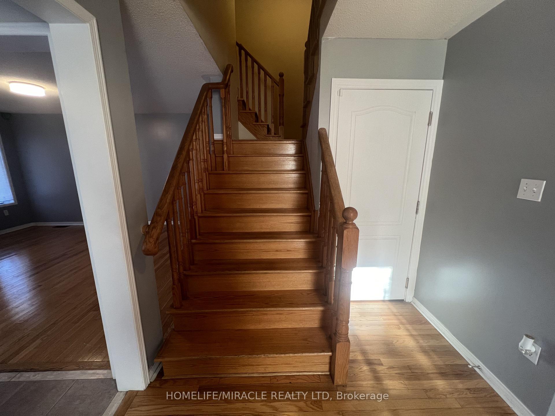 Photo 11 of Unit Upper, 32 Earlsbridge Boulevard, Brampton, Fletcher's Meadow — HOMEH