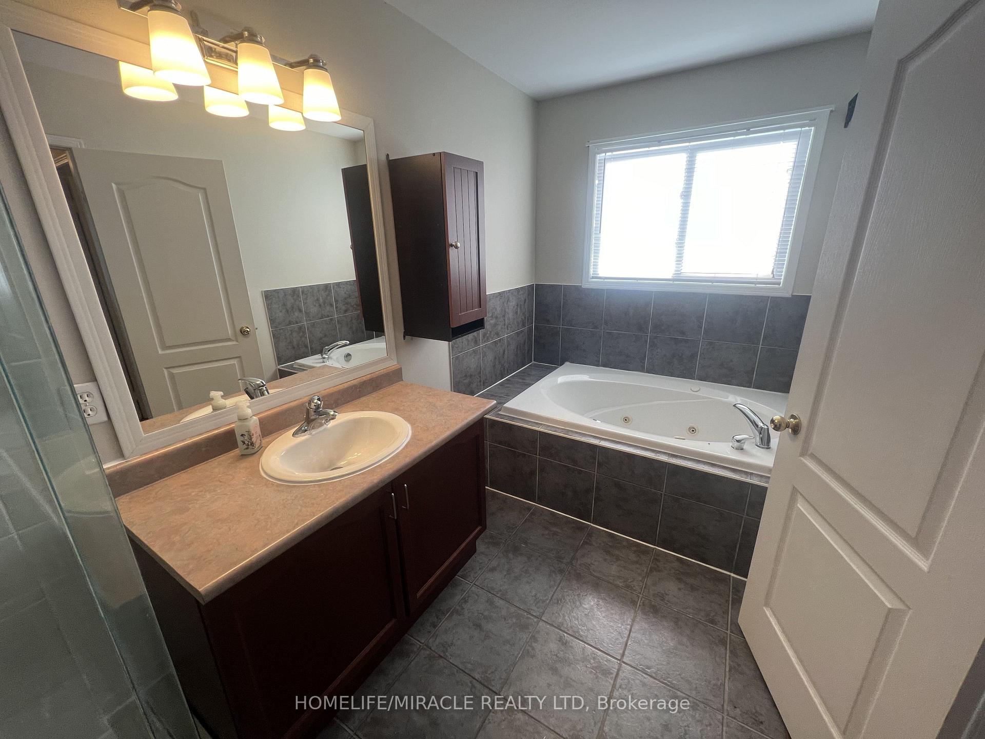 Photo 16 of Unit Upper, 32 Earlsbridge Boulevard, Brampton, Fletcher's Meadow — HOMEH