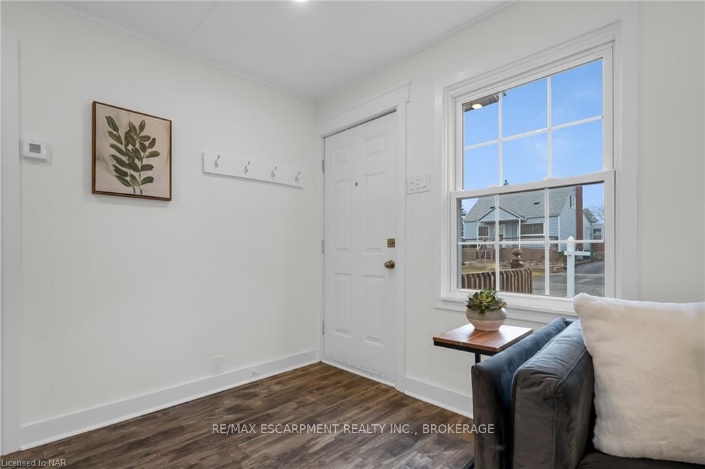 Photo 3 of 15 Shakespeare Avenue, St. Catharines, Haig — HOMEH