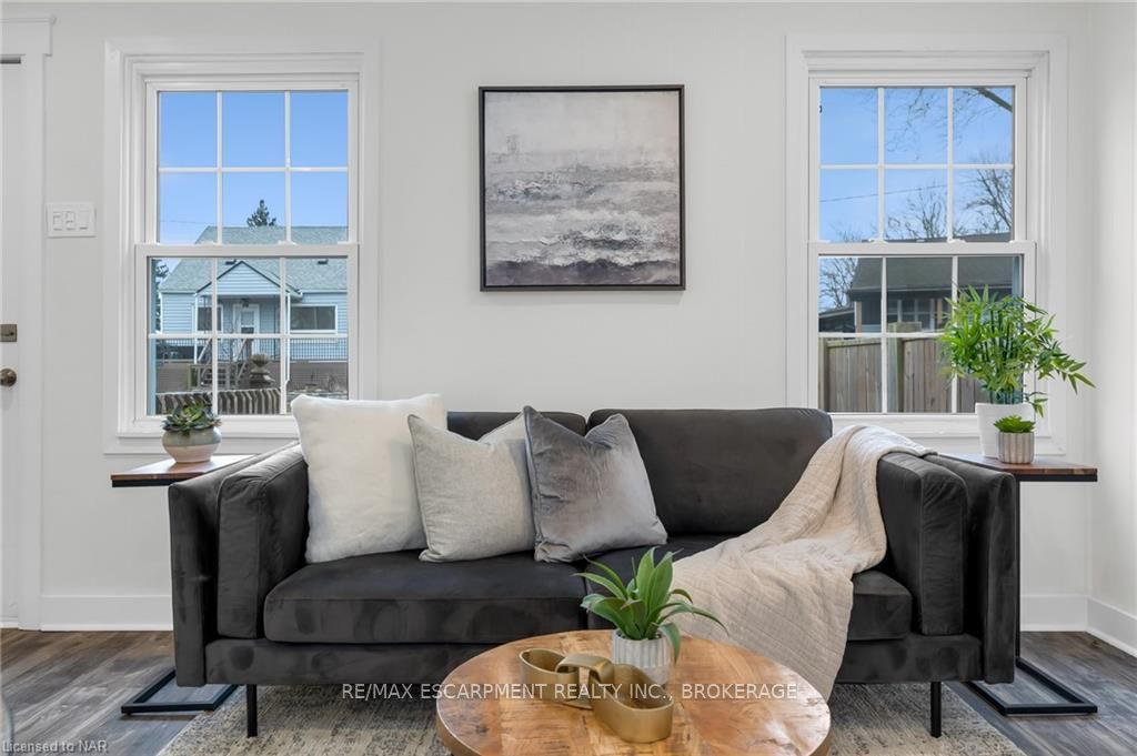 Photo 5 of 15 Shakespeare Avenue, St. Catharines, Haig — HOMEH