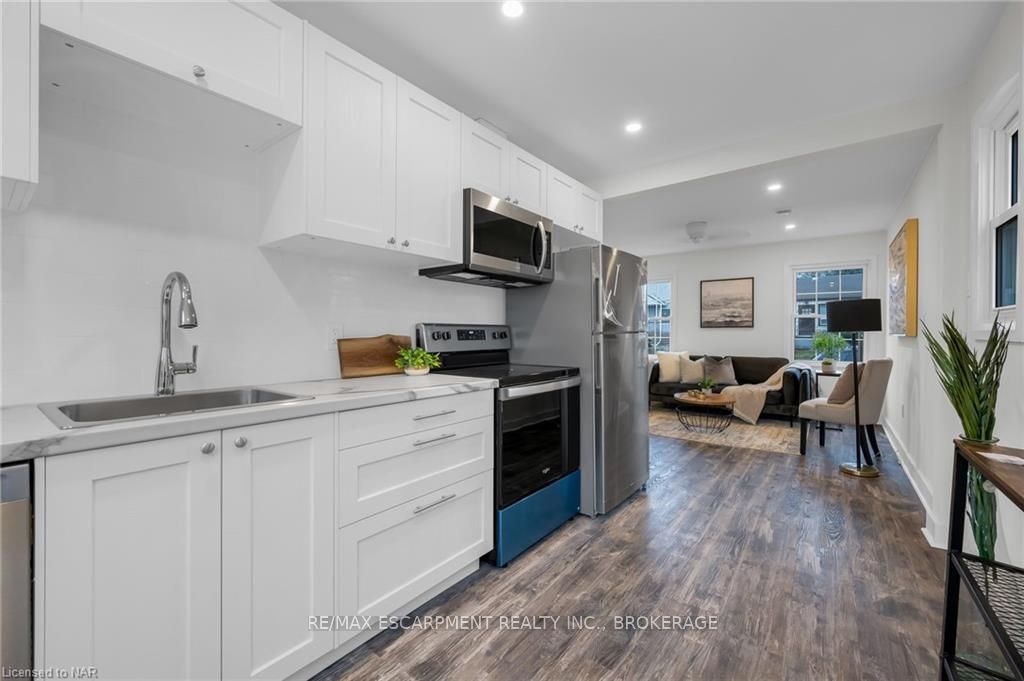 Photo 10 of 15 Shakespeare Avenue, St. Catharines, Haig — HOMEH