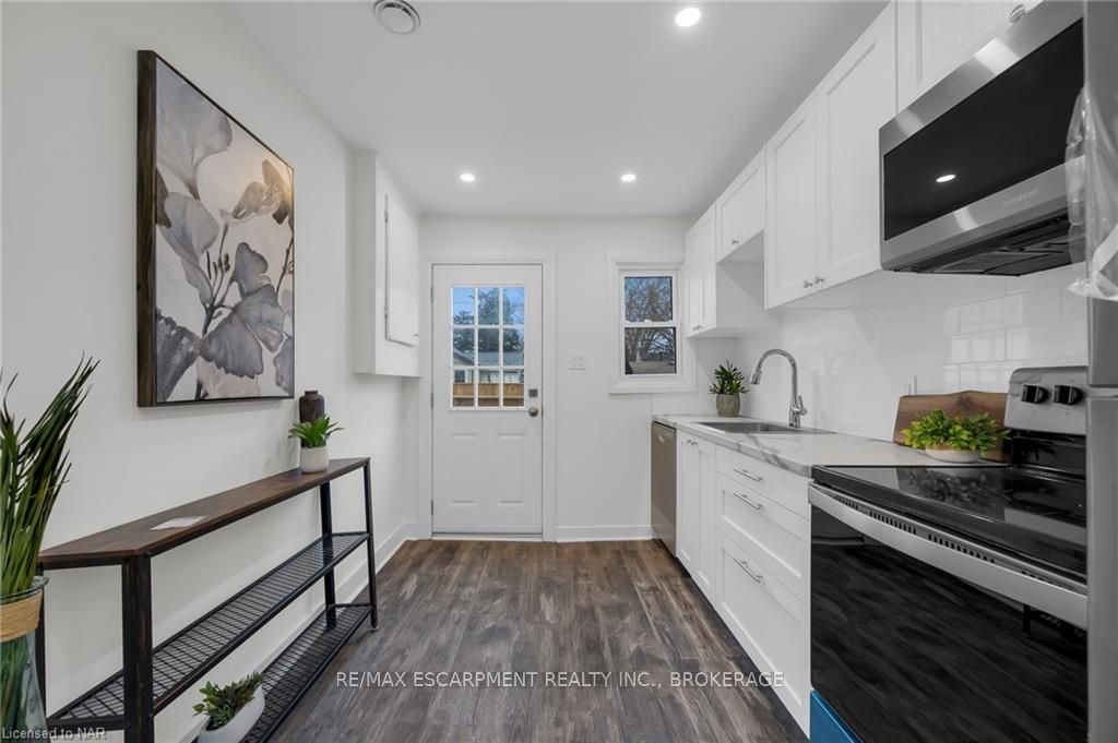 Photo 11 of 15 Shakespeare Avenue, St. Catharines, Haig — HOMEH