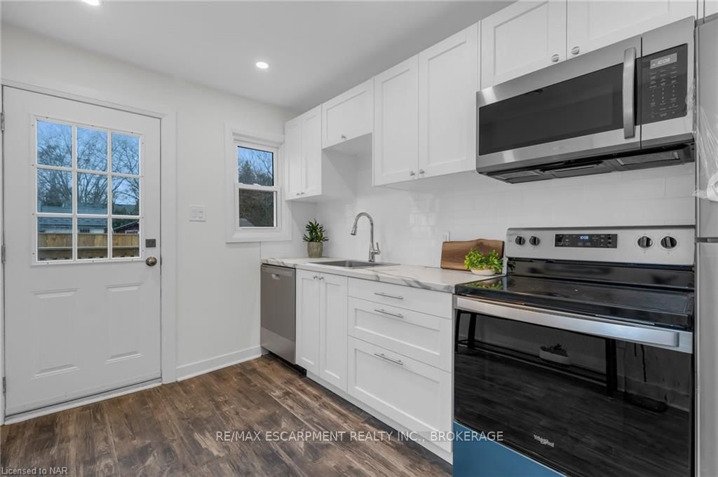 Photo 12 of 15 Shakespeare Avenue, St. Catharines, Haig — HOMEH