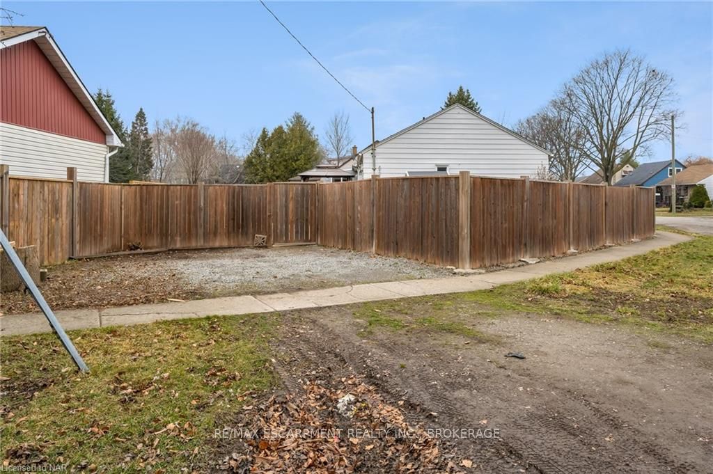 Photo 24 of 15 Shakespeare Avenue, St. Catharines, Haig — HOMEH