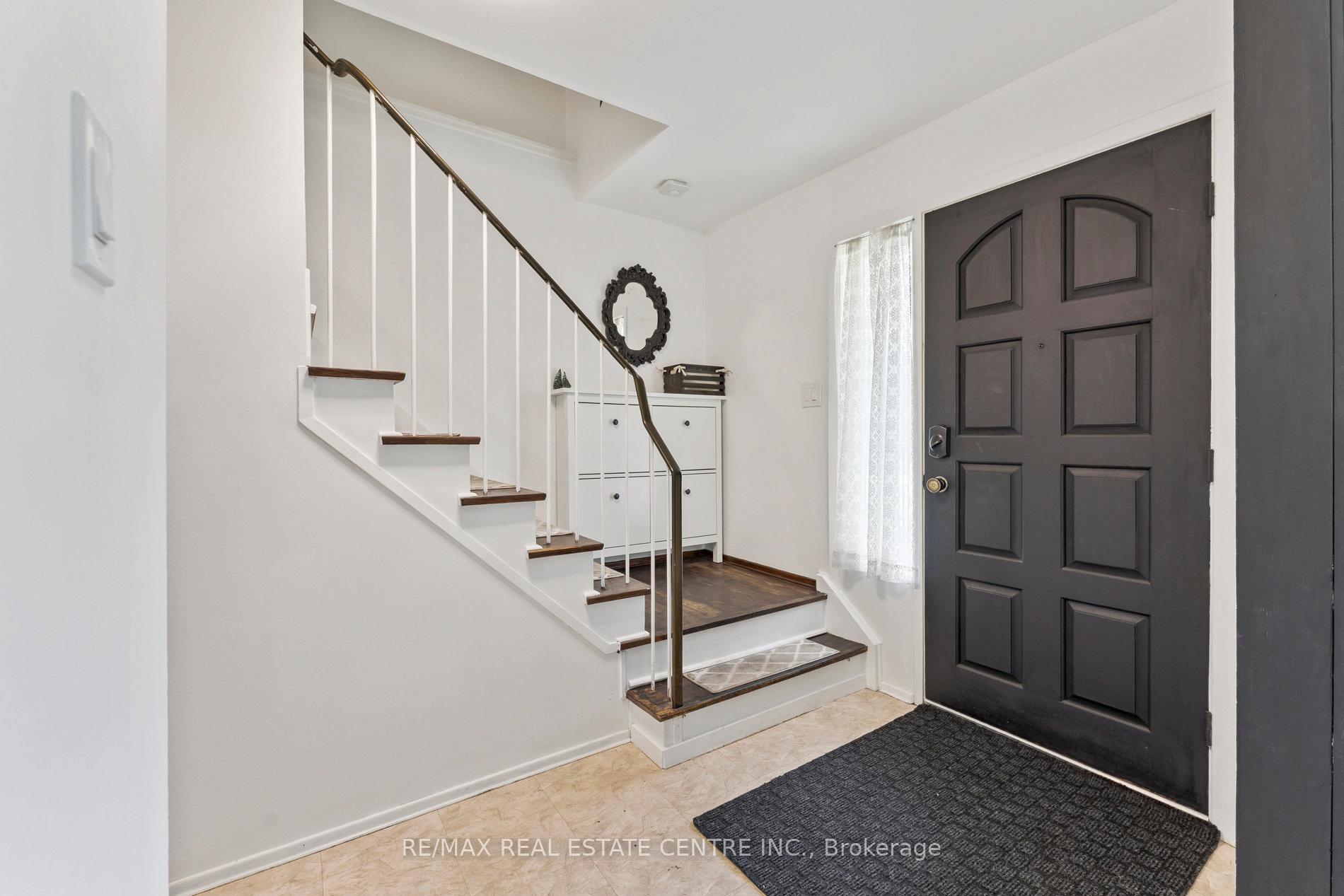 Photo 8 of 102 Rutherford Road N, Brampton, Madoc — HOMEH