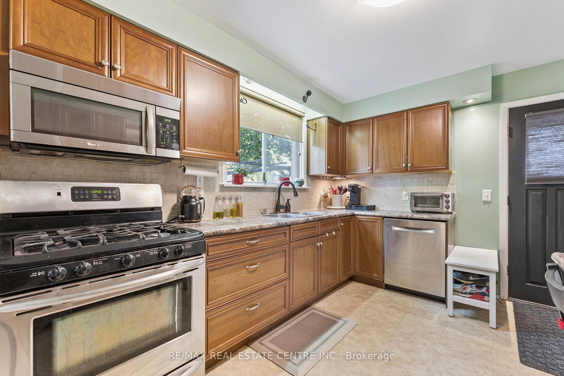 Photo 25 of 102 Rutherford Road N, Brampton, Madoc — HOMEH