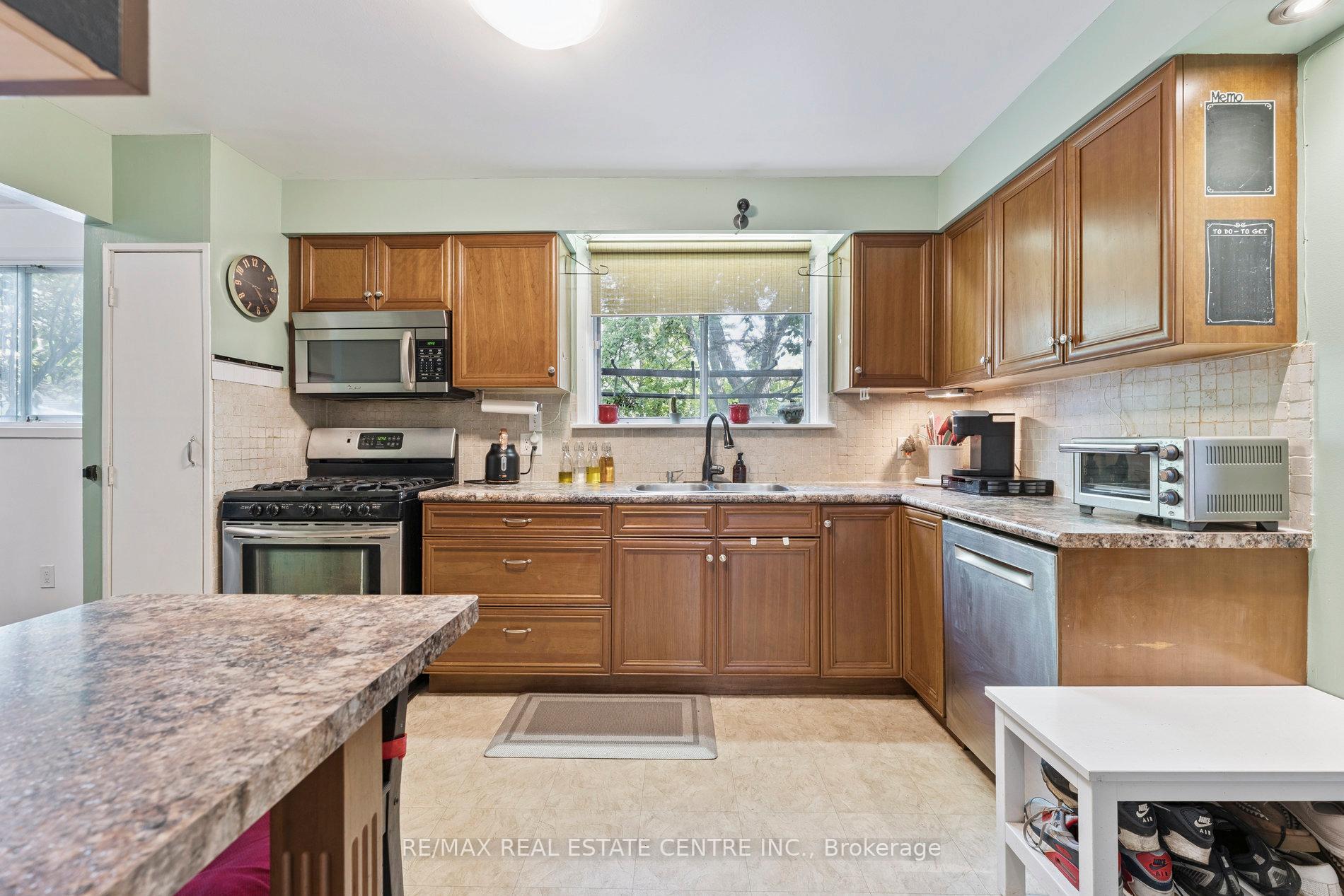 Photo 27 of 102 Rutherford Road N, Brampton, Madoc — HOMEH