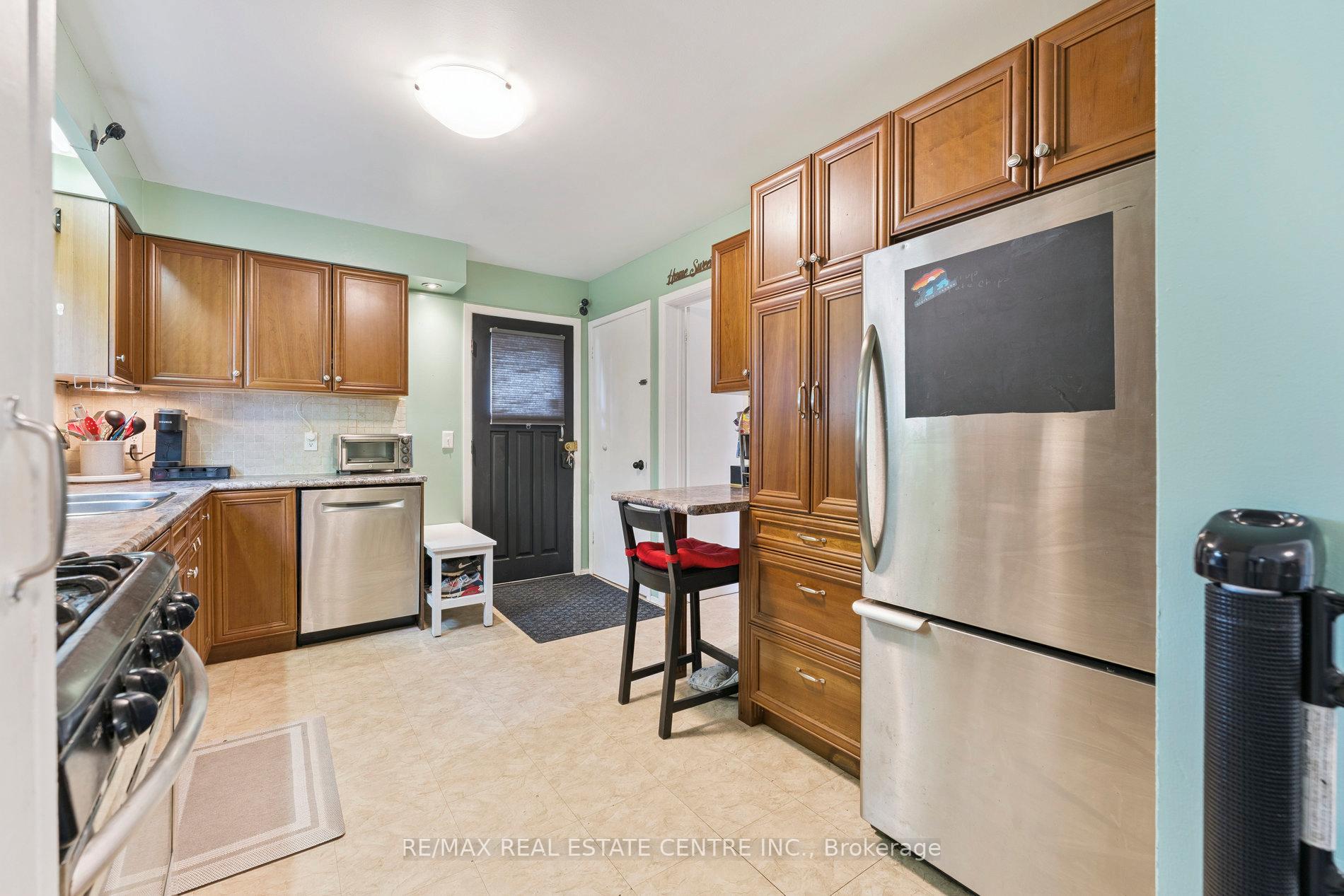 Photo 16 of 102 Rutherford Road N, Brampton, Madoc — HOMEH