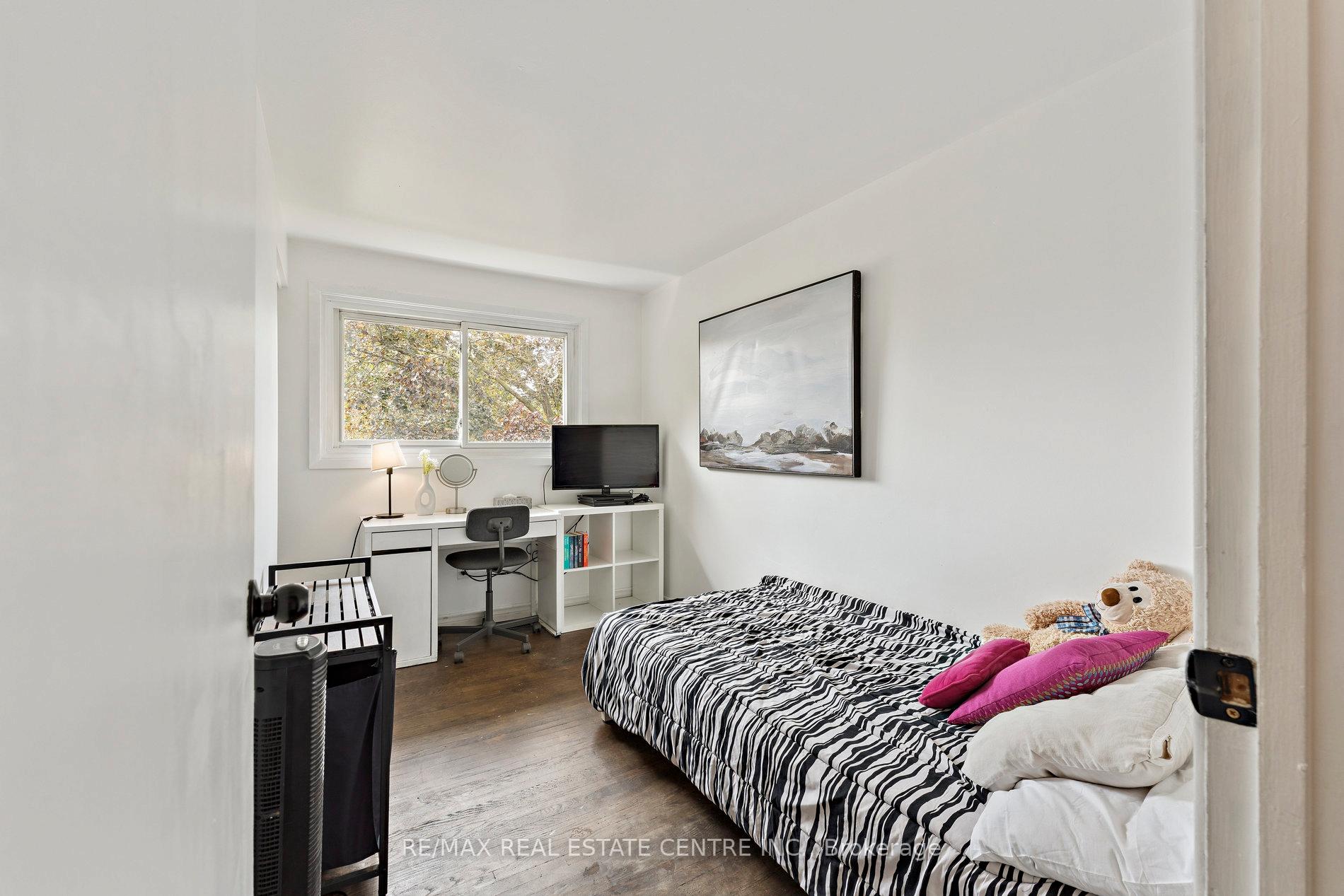 Photo 15 of 102 Rutherford Road N, Brampton, Madoc — HOMEH