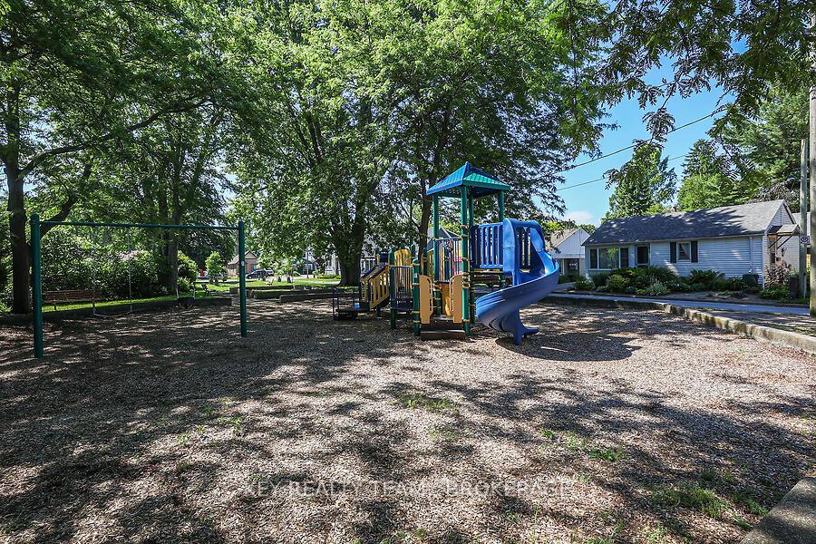 Photo 16 of 5 Abbey Avenue, St. Catharines, Port Dalhousie — HOMEH