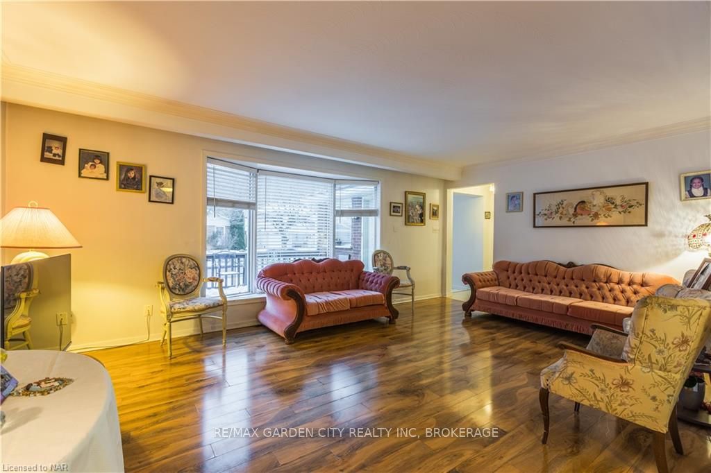 Photo 10 of 4 Brian Avenue, St. Catharines, Glendale/Glenridge — HOMEH