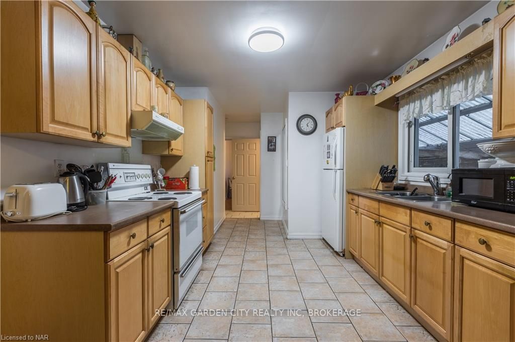 Photo 11 of 4 Brian Avenue, St. Catharines, Glendale/Glenridge — HOMEH