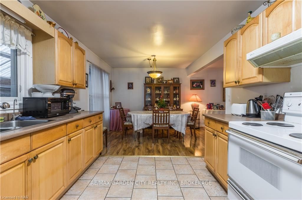 Photo 12 of 4 Brian Avenue, St. Catharines, Glendale/Glenridge — HOMEH