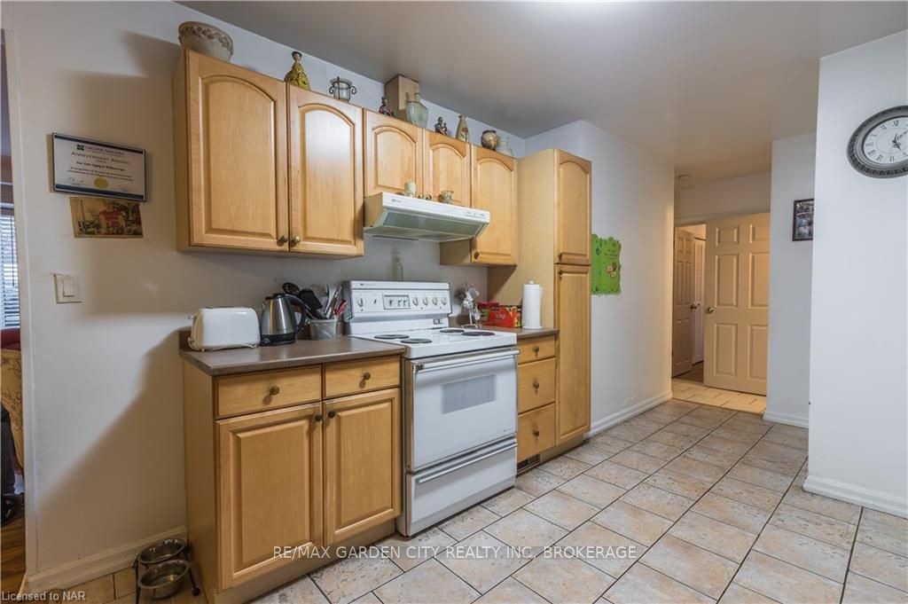 Photo 13 of 4 Brian Avenue, St. Catharines, Glendale/Glenridge — HOMEH