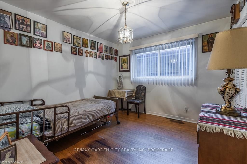 Photo 17 of 4 Brian Avenue, St. Catharines, Glendale/Glenridge — HOMEH