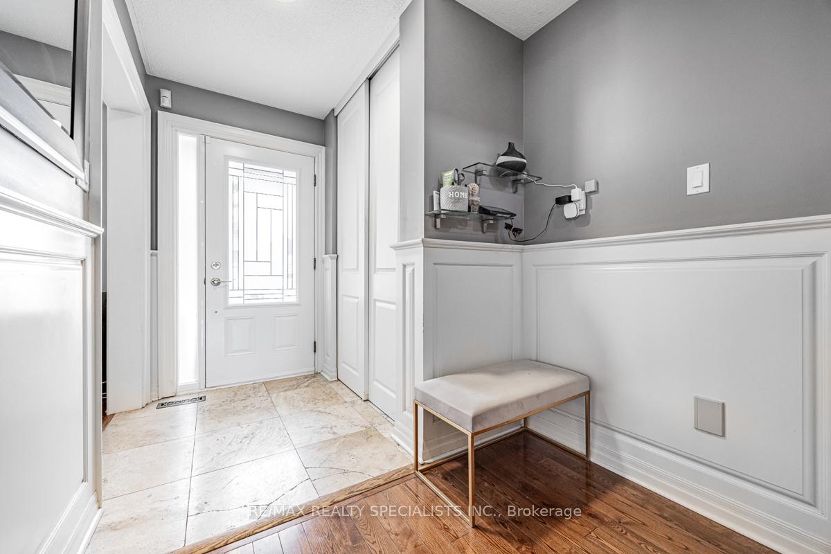 Photo 3 of Unit Main & 2ND, 18 Ivybridge Drive, Brampton, Madoc — HOMEH
