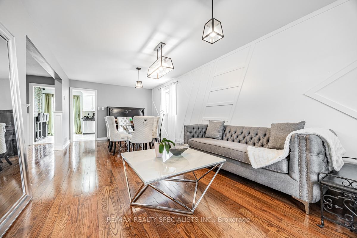 Photo 4 of Unit Main & 2ND, 18 Ivybridge Drive, Brampton, Madoc — HOMEH
