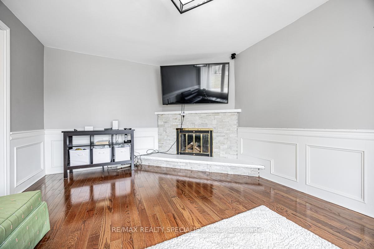 Photo 10 of Unit Main & 2ND, 18 Ivybridge Drive, Brampton, Madoc — HOMEH