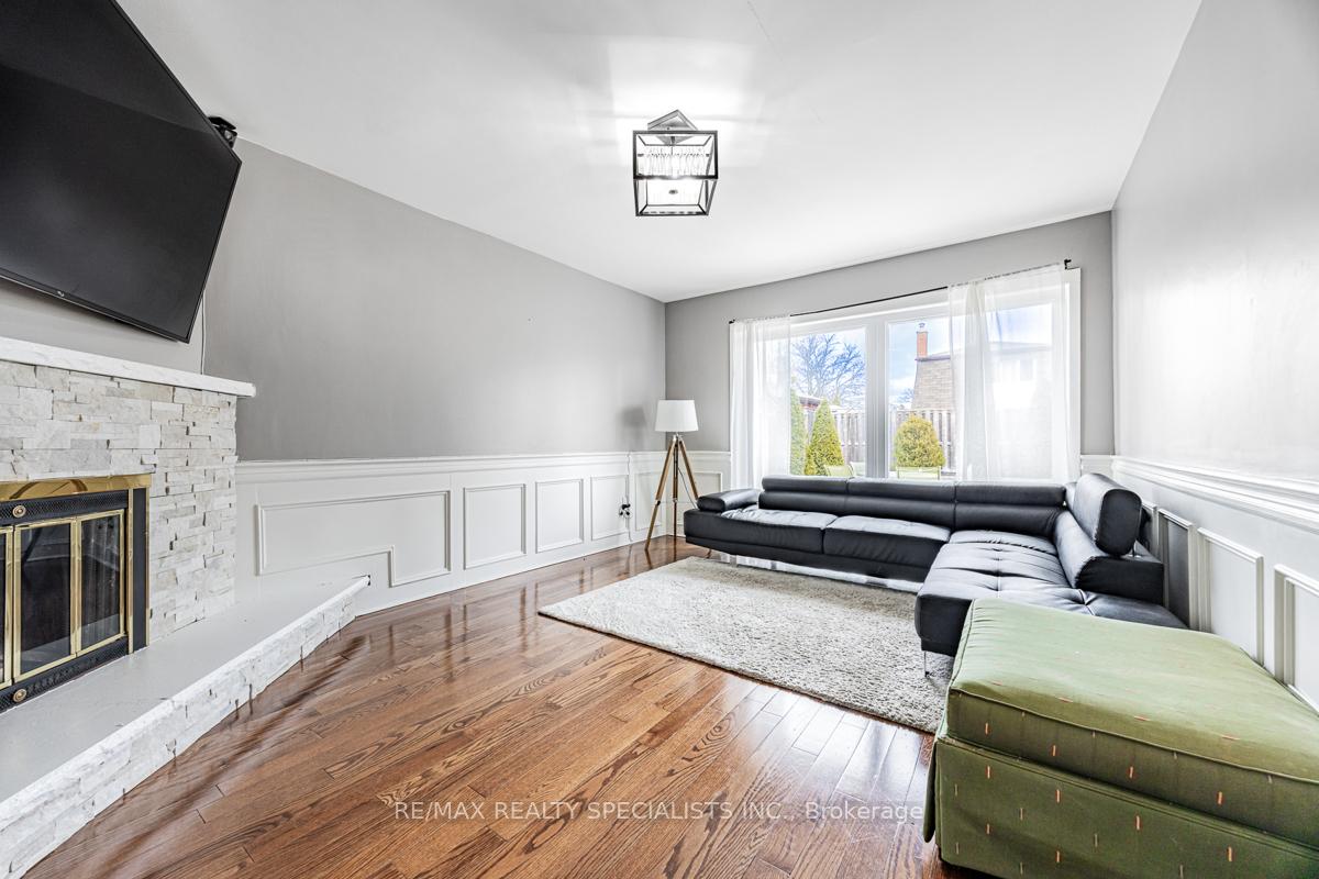Photo 12 of Unit Main & 2ND, 18 Ivybridge Drive, Brampton, Madoc — HOMEH