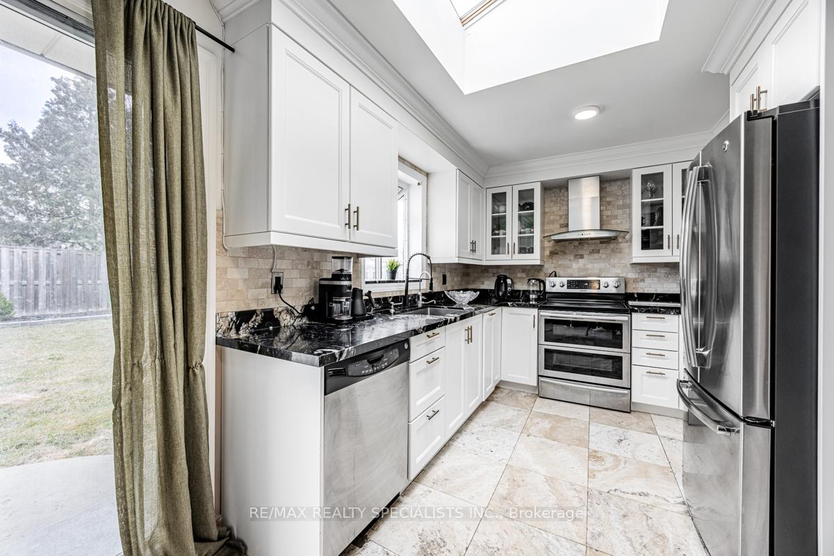 Photo 14 of Unit Main & 2ND, 18 Ivybridge Drive, Brampton, Madoc — HOMEH