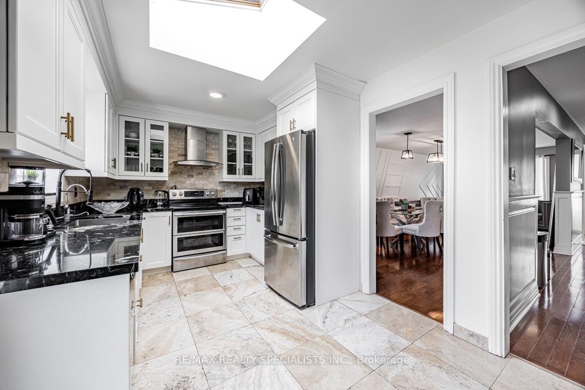 Photo 15 of Unit Main & 2ND, 18 Ivybridge Drive, Brampton, Madoc — HOMEH
